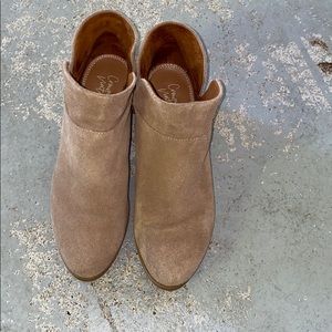 tan ankle boots